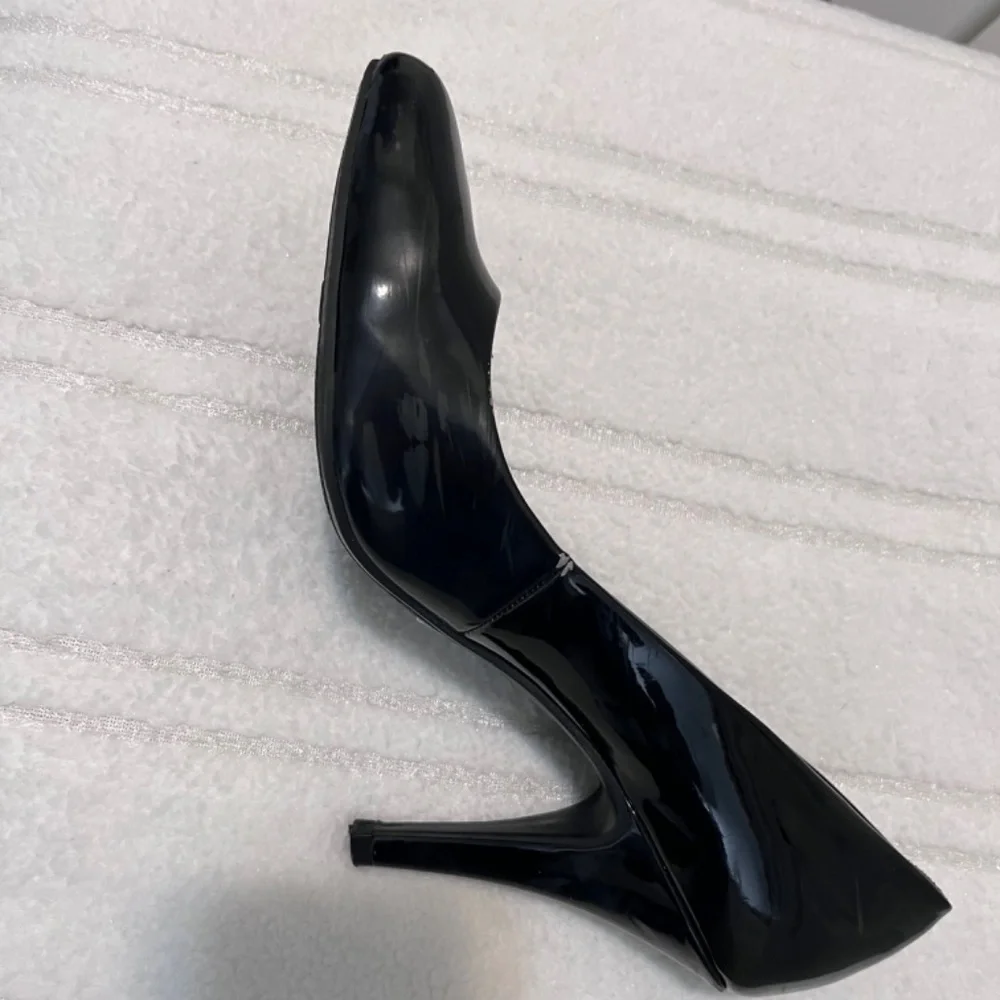 Fergalicious by Fergie “Caroline” Black Patent High Heel Pumps/Size 9.5.